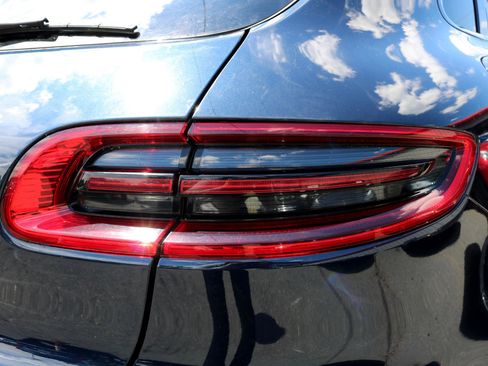 Used 2017 Porsche Macan S image 10