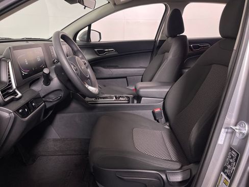 Used 2025 Kia Sportage LX FWD image 12