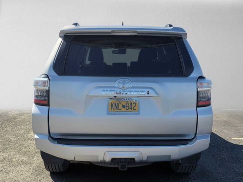 Used 2024 Toyota 4Runner SR5 AWD/4WD image 4