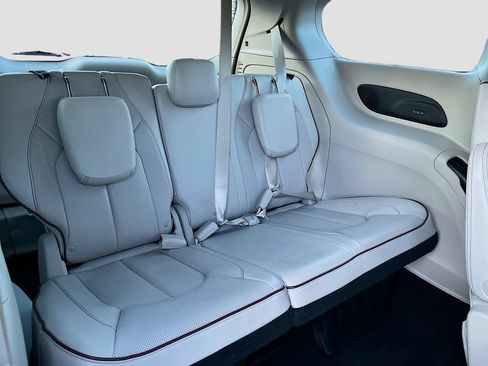 Used 2020 Chrysler Pacifica Limited FWD image 26
