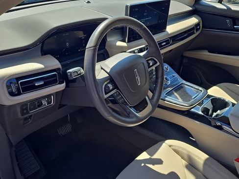 Used 2023 Lincoln Nautilus FWD image 7