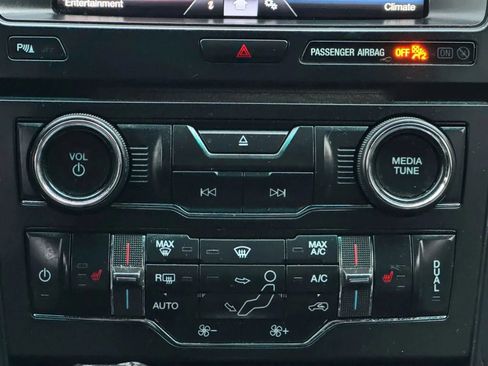 Used 2016 Ford Explorer XLT w/ Equipment Group 202A AWD/4WD image 29