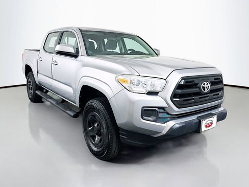 Used 2016 Toyota Tacoma SR w/ Towing Package image 3