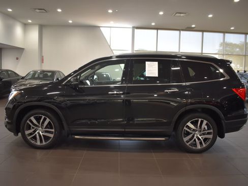 Used 2017 Honda Pilot Touring image 4