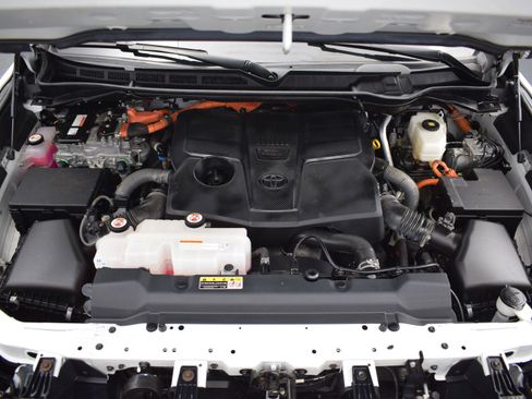 Used 2023 Toyota Sequoia SR5 w/ SR5 Premium Package image 9