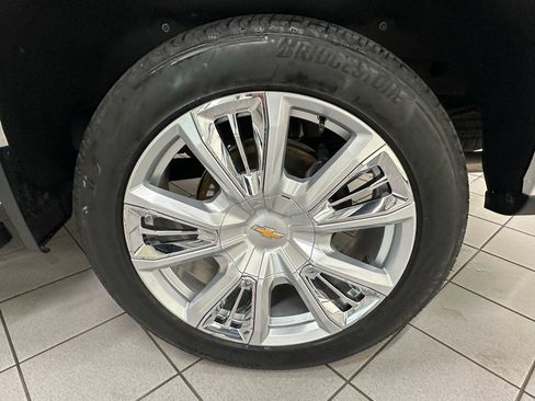 Certified 2024 Chevrolet Silverado 1500 High Country w/ High Country Premium Package AWD/4WD image 19