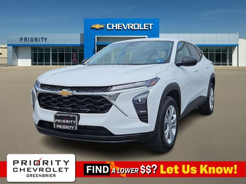 Used 2025 Chevrolet Trax LS FWD image 1