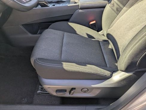 Used 2025 Nissan Rogue SV FWD image 15