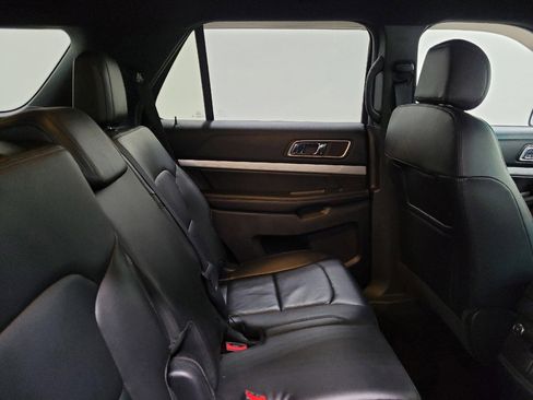 Used 2016 Ford Explorer XLT w/ Equipment Group 202A AWD/4WD image 19