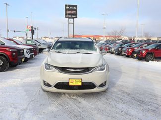 Used 2020 Chrysler Pacifica Limited w/ Tire & Wheel Group video 2