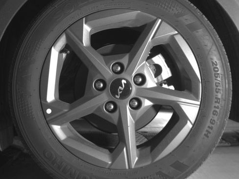 Used 2025 Kia K4 LXS image 14