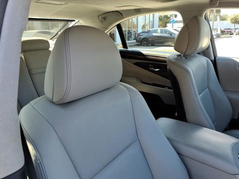 Used 2014 Lexus LS 460 w/ Comfort Package image 21