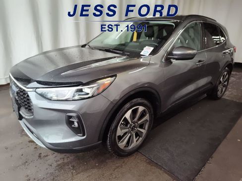 Used 2025 Ford Escape Platinum image 1