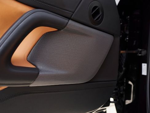 Used 2018 Ferrari GTC4Lusso image 36