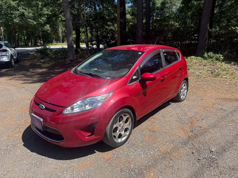 Used 2011 Ford Fiesta SE w/ 201A Rapid Spec Order Code FWD image 2