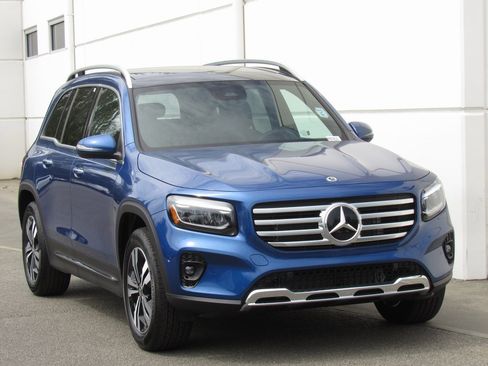 New 2025 Mercedes-Benz GLB 250 4MATIC image 2