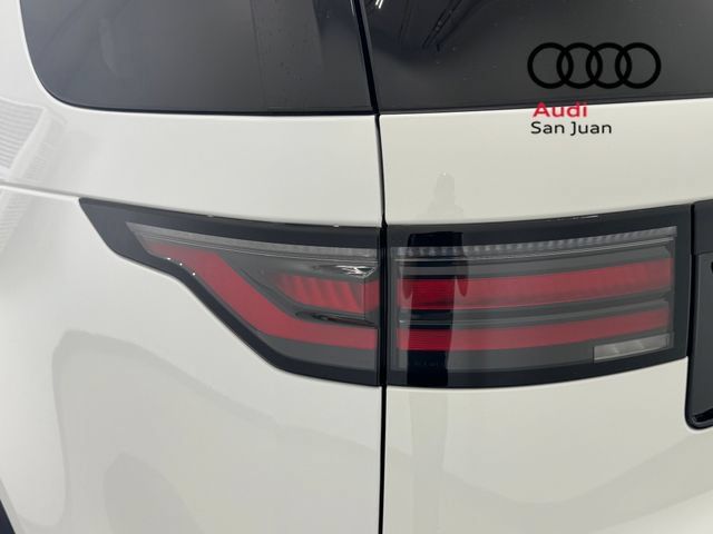 Used 2024 Land Rover Discovery Dynamic SE AWD/4WD image 11