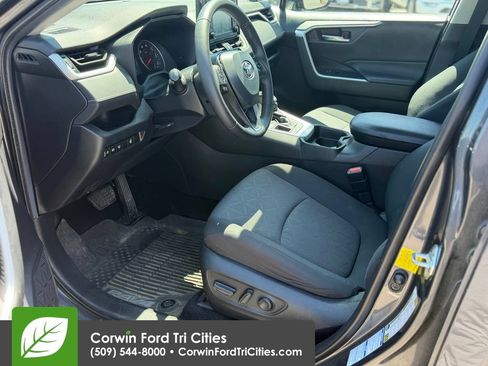 Used 2020 Toyota RAV4 XLE w/ XLE Grade Weather Package AWD/4WD image 14