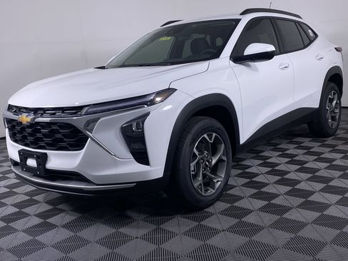 New 2025 Chevrolet Trax LT w/ Driver Confidence Package image 16