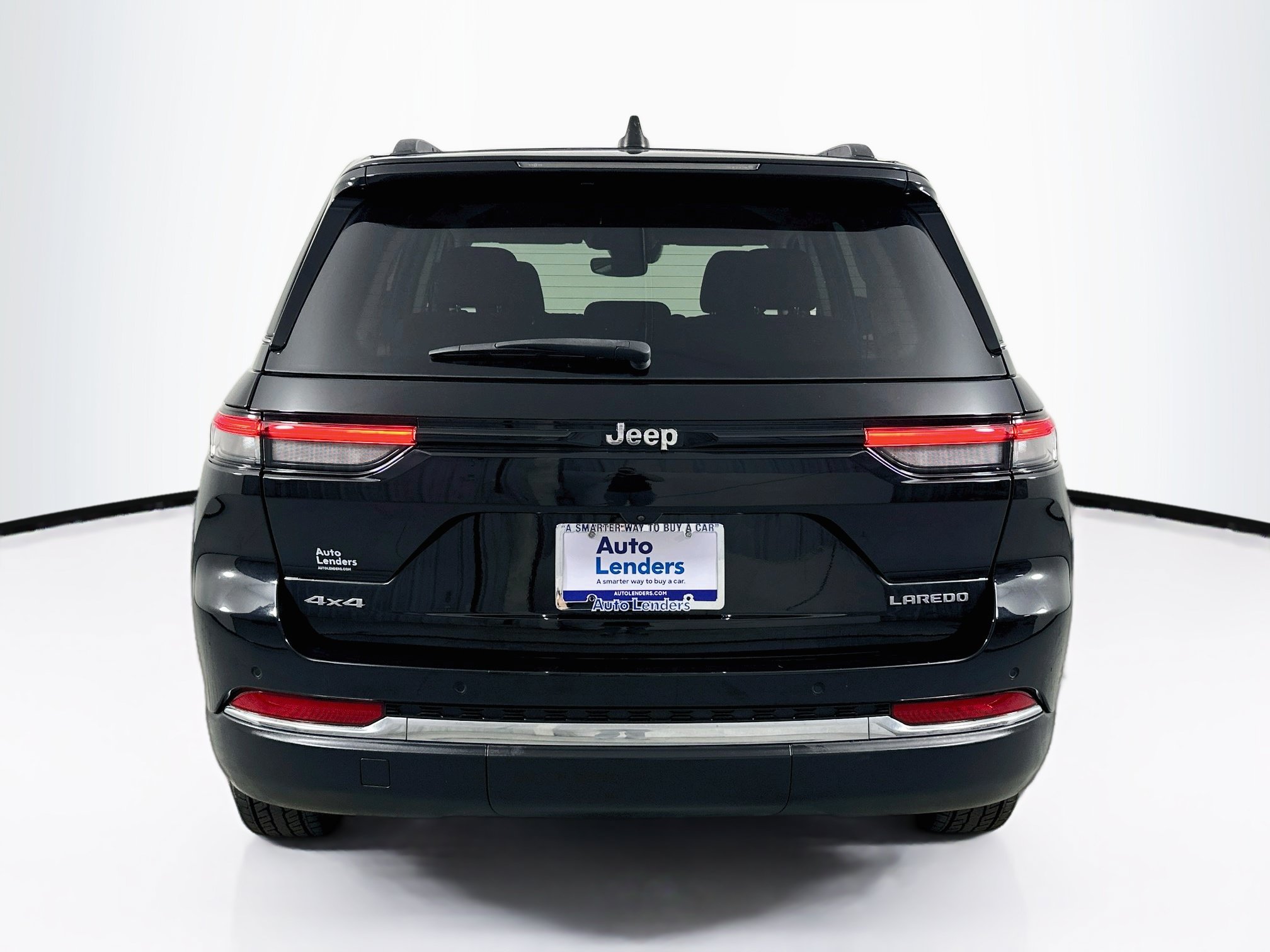 Used 2023 Jeep Grand Cherokee Laredo AWD/4WD image 6