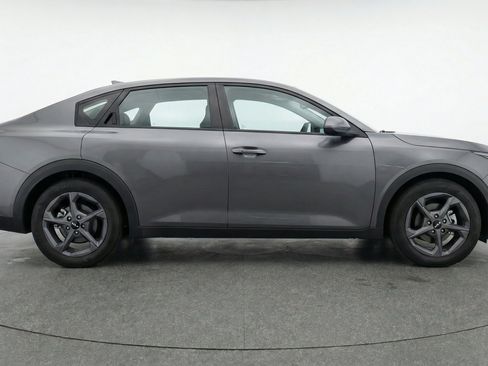 Used 2025 Kia K4 FWD image 11