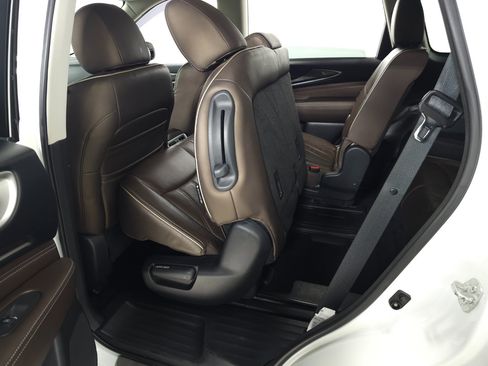 Used 2019 INFINITI QX60 Luxe w/ Essential Package image 39