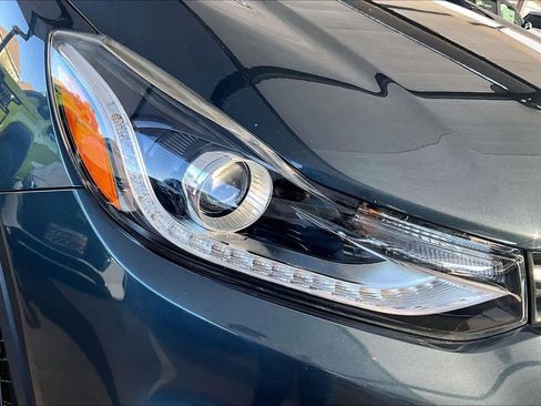 Used 2022 Chevrolet Trax LT w/ LT Convenience Package image 26