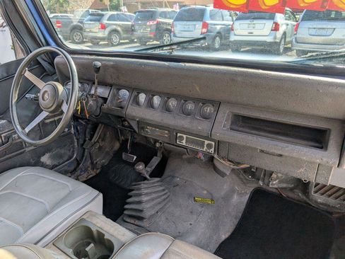 Used 1994 Jeep Wrangler S image 13