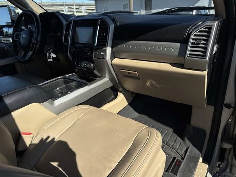 Used 2017 Ford F250 Lariat w/ Chrome Package image 29