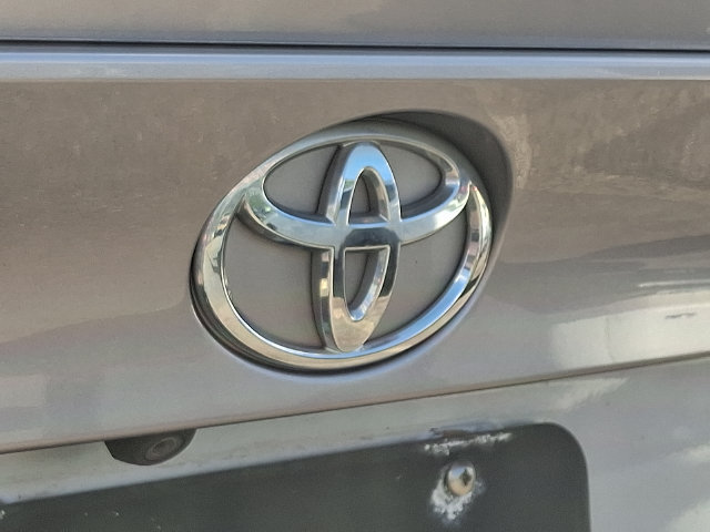 Used 2019 Toyota C-HR XLE FWD image 8