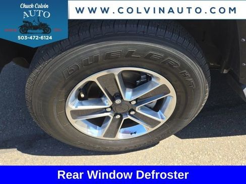 Used 2022 Jeep Wrangler Unlimited Sahara AWD/4WD image 3