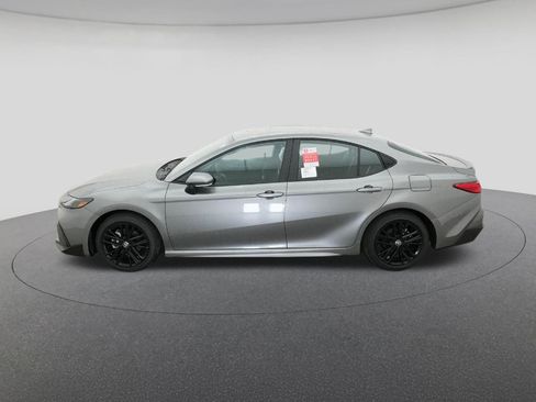 New 2026 Toyota Camry SE image 3