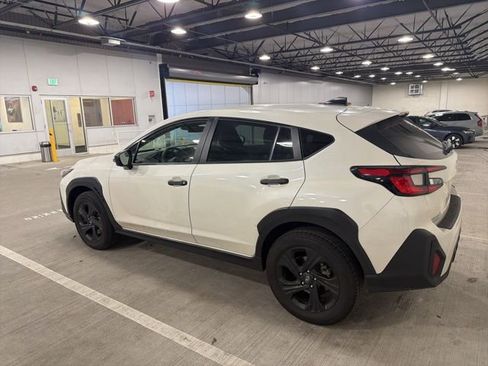 Used 2024 Subaru Crosstrek 2.0i image 3