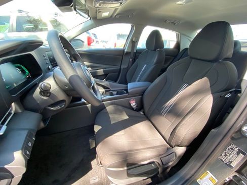 New 2026 Hyundai Elantra Hybrid FWD image 24