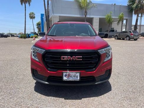 Used 2024 GMC Terrain SLE w/ Driver Convenience Package FWD image 2
