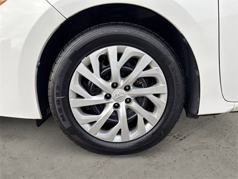 Used 2017 Toyota Corolla LE image 14