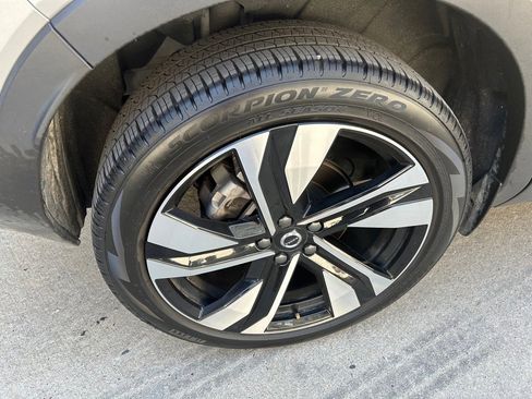 Certified 2025 Volvo XC40 B5 Plus image 5