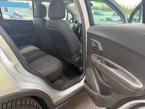 Used 2020 Chevrolet Trax LS FWD image 8