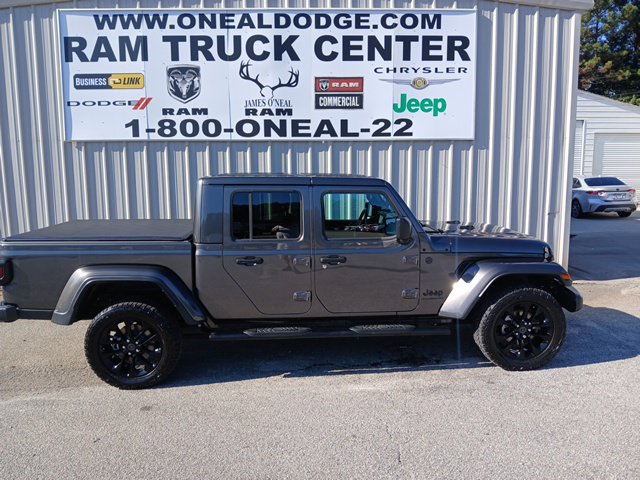 Used 2025 Jeep Gladiator Sport AWD/4WD image 2