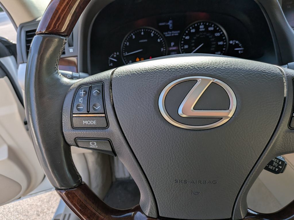 Used 2013 Lexus LS 460 w/ Comfort Pkg RWD image 13