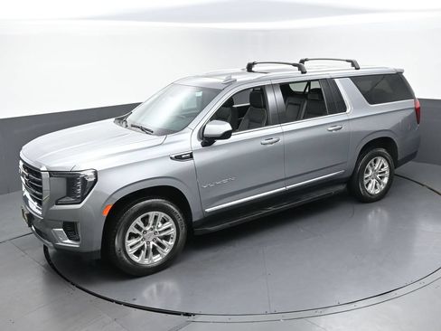 Used 2023 GMC Yukon XL SLT AWD/4WD image 4