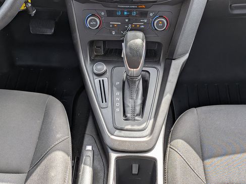 Used 2017 Ford Focus SEL FWD image 38