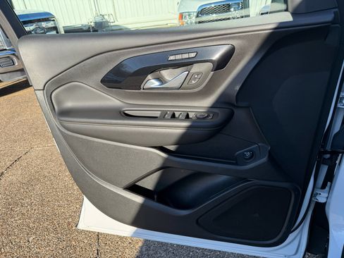 Used 2023 GMC Terrain AT4 image 13