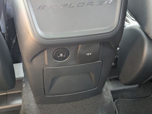 Used 2025 Ford Explorer Active RWD image 16