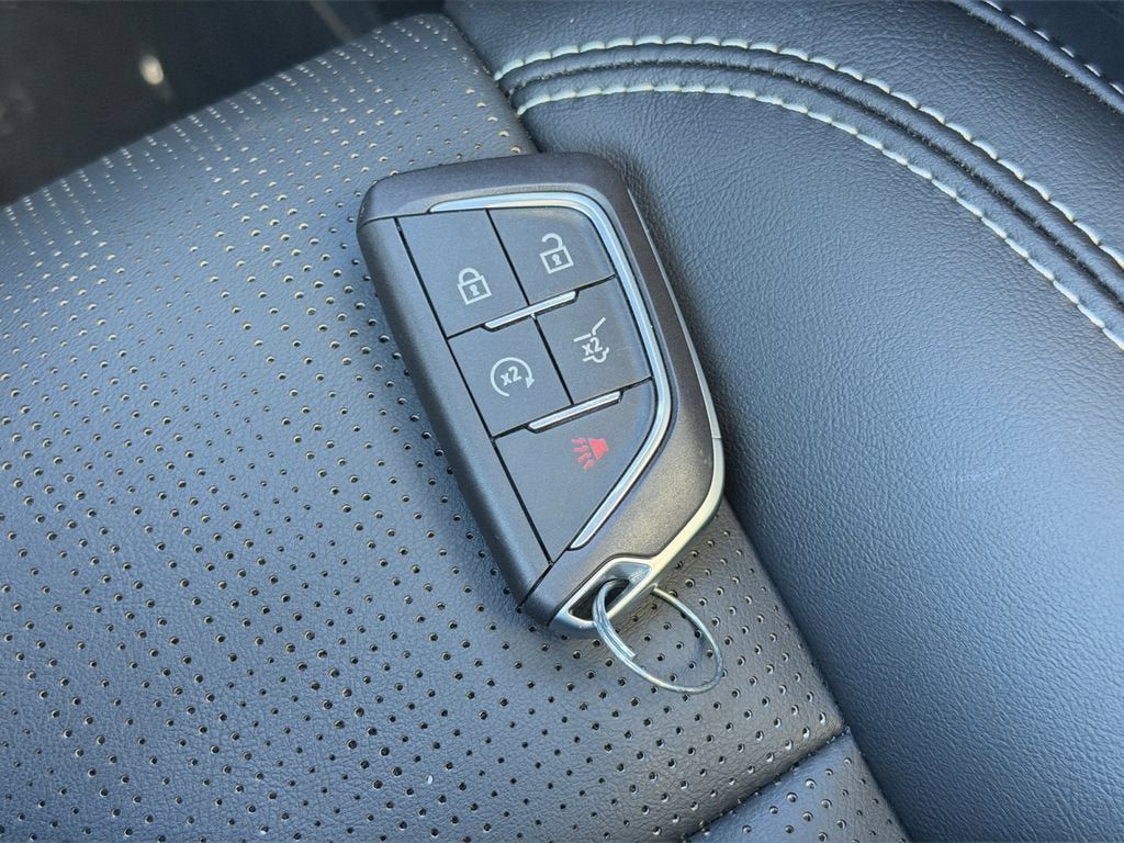 Used 2025 Cadillac Optiq Sport 2 AWD/4WD image 31