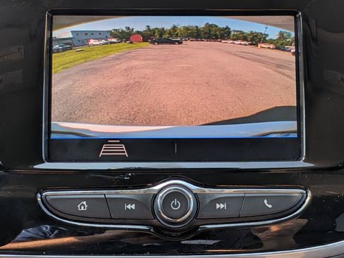 Used 2022 Buick Encore Preferred AWD/4WD image 16