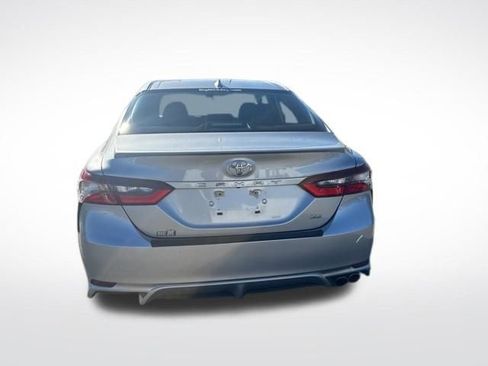 Used 2021 Toyota Camry SE image 4
