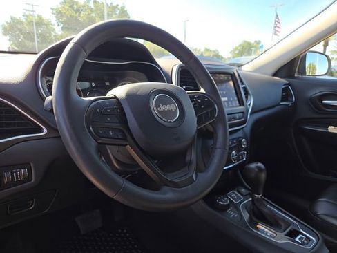 Used 2021 Jeep Cherokee Trailhawk AWD/4WD image 13