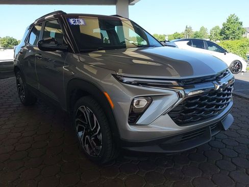 Used 2025 Chevrolet TrailBlazer RS w/ Convenience Package AWD/4WD image 4