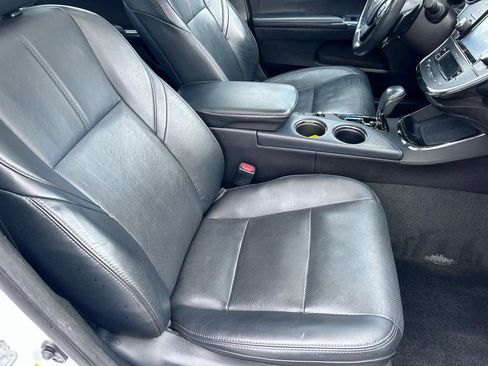 Used 2018 Toyota Avalon Limited FWD image 10